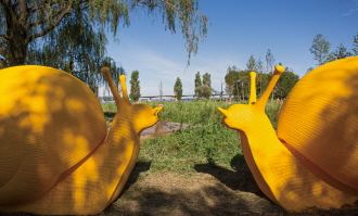 Cracking Art for Hangang_Pink Penguins and Yellow Giant Snails